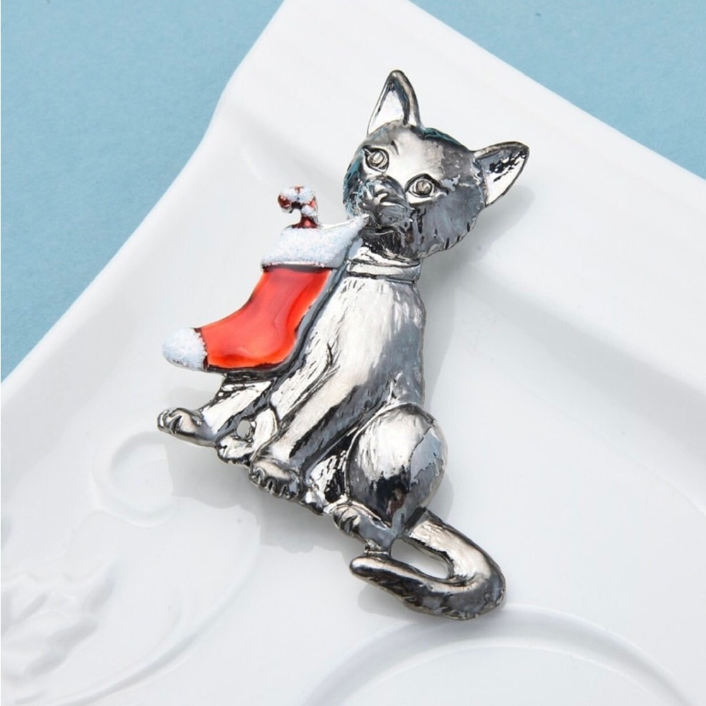 Cat Holding Stocking Brooches For Women - Picture 2 of 3